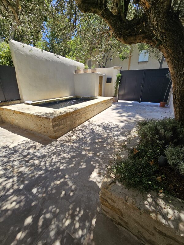 Margelles piscine en pierre naturelle de Vers – Image 5