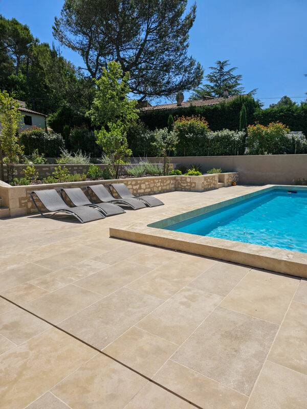 Non-slip outdoor paving
