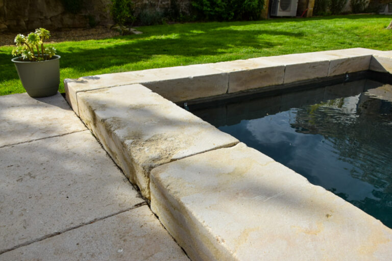 margelles de piscine style bassin